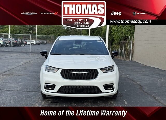 
								Chrysler Pacifica full									