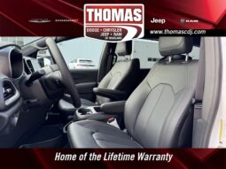 
										Chrysler Pacifica full									