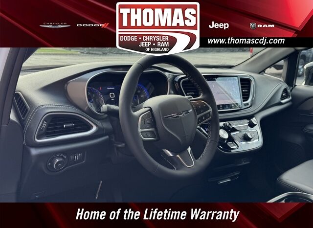
								Chrysler Pacifica full									