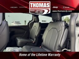 
										Chrysler Pacifica full									