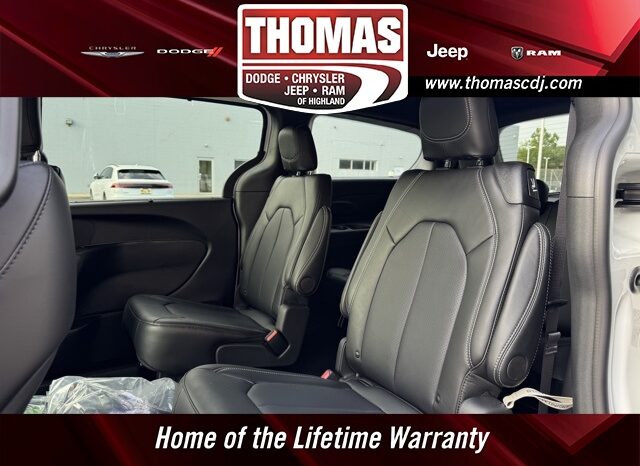 
								Chrysler Pacifica full									