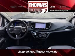 
										Chrysler Pacifica full									