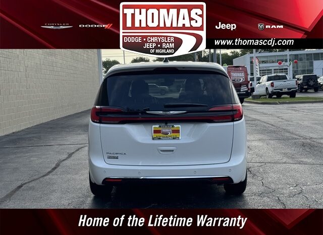 
								Chrysler Pacifica full									