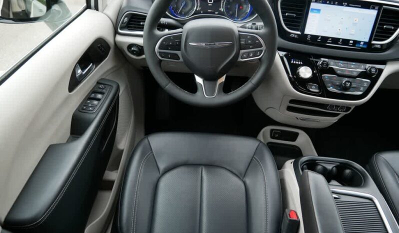 
								Chrysler Pacifica full									