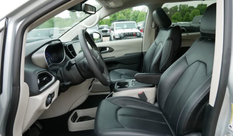 
								Chrysler Pacifica full									