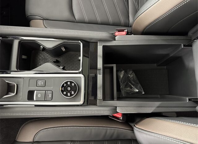 
								Nissan Pathfinder full									
