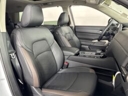 
										Nissan Pathfinder full									