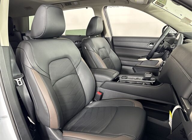
								Nissan Pathfinder full									
