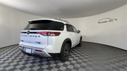 
										Nissan Pathfinder full									