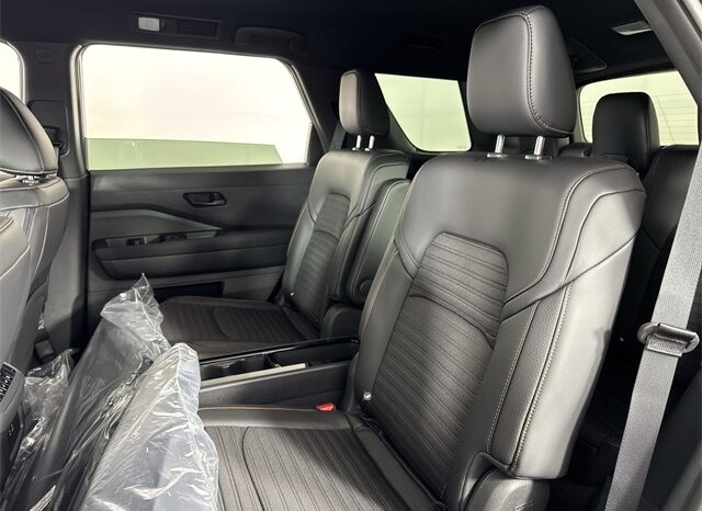 
								Nissan Pathfinder full									