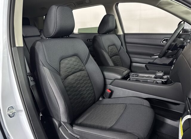 
								Nissan Pathfinder full									