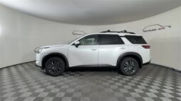 
										Nissan Pathfinder full									