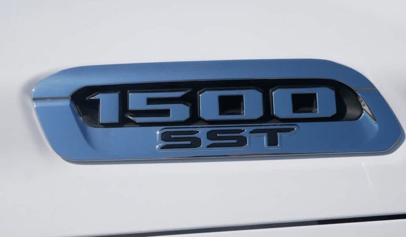 
								RAM 1500 full									