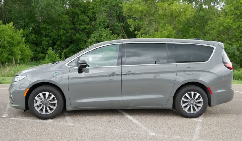 
								Chrysler Pacifica full									