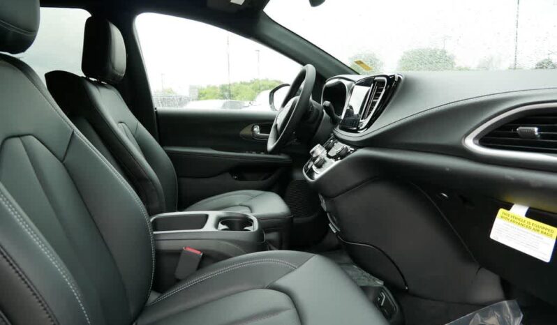 
								Chrysler Pacifica full									