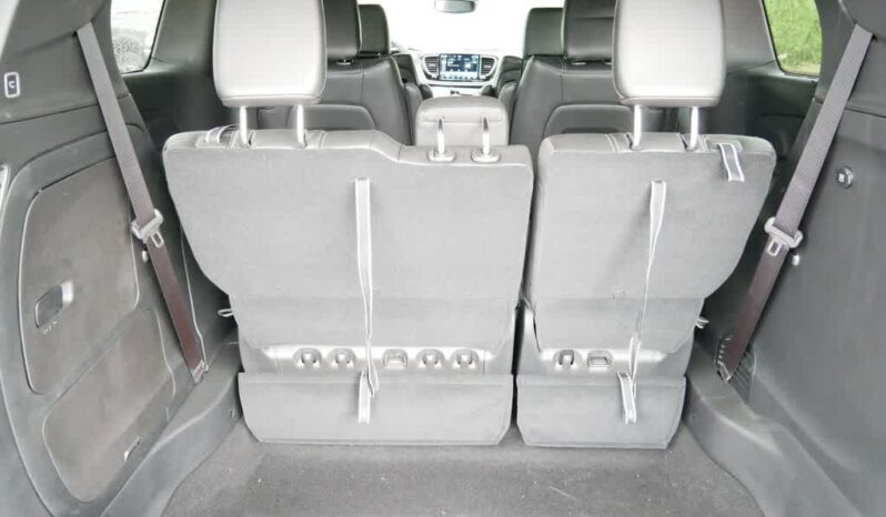 
								Chrysler Pacifica full									