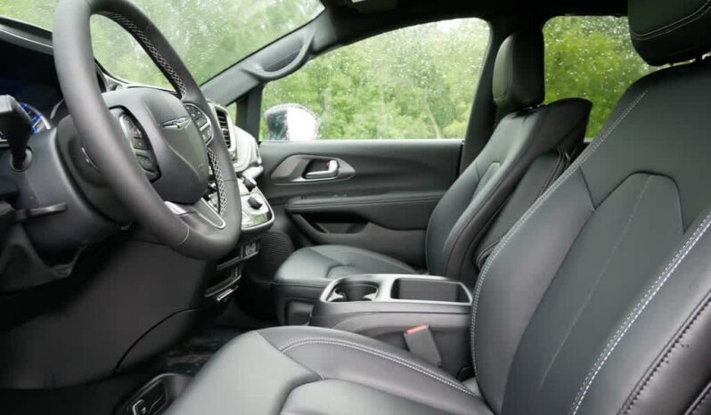 
								Chrysler Pacifica full									