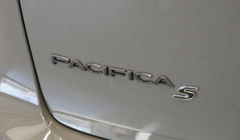 
								Chrysler Pacifica full									