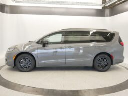 
										Chrysler Pacifica full									