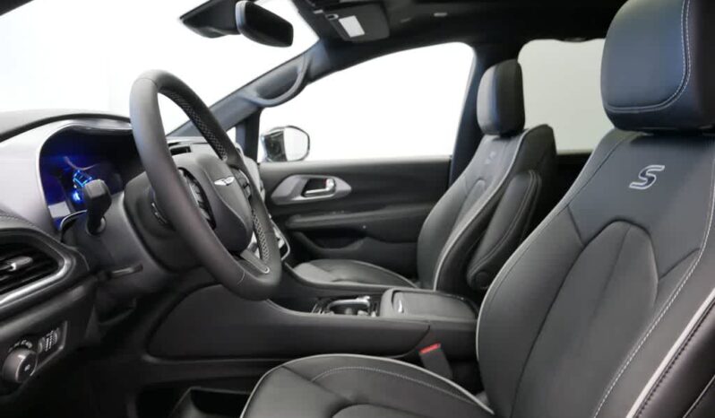 
								Chrysler Pacifica full									