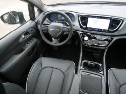 
										Chrysler Pacifica full									