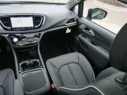 
										Chrysler Pacifica full									