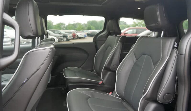 
								Chrysler Pacifica full									