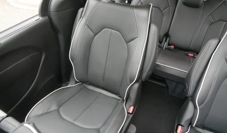 
								Chrysler Pacifica full									