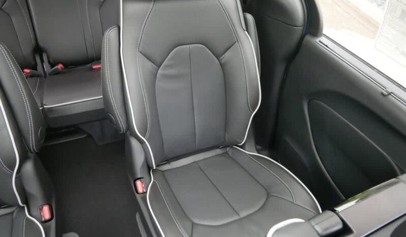 
								Chrysler Pacifica full									