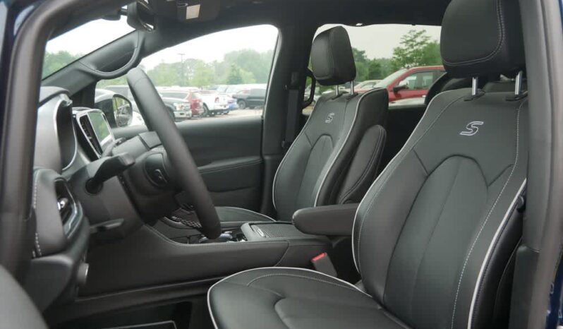 
								Chrysler Pacifica full									