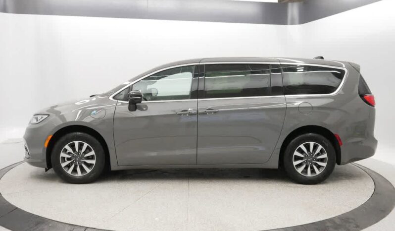 
								Chrysler Pacifica full									