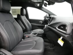 
										Chrysler Pacifica full									