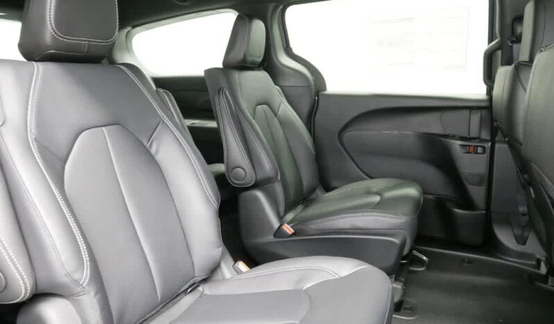 
								Chrysler Pacifica full									