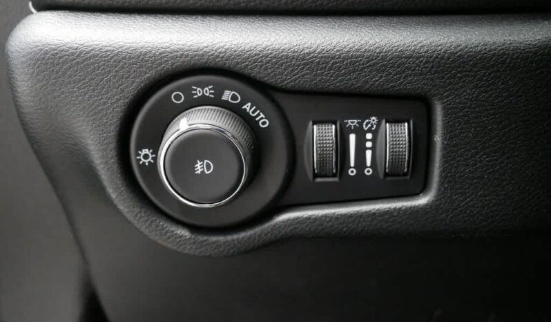 
								Chrysler Pacifica full									