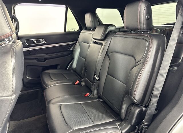 
								Ford Explorer full									