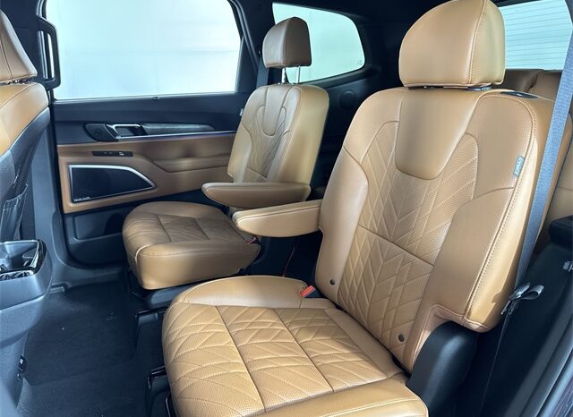
								Kia Telluride full									
