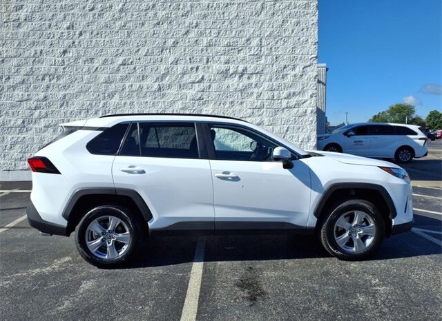 
								Toyota RAV4 full									