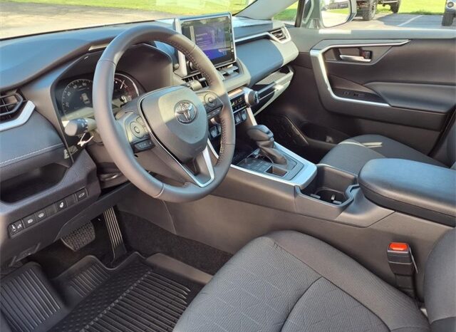 
								Toyota RAV4 full									