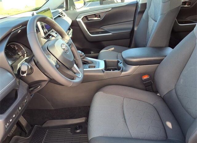 
								Toyota RAV4 full									