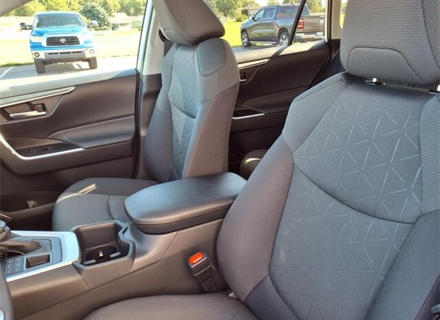 
								Toyota RAV4 full									