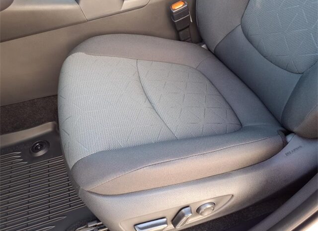 
								Toyota RAV4 full									