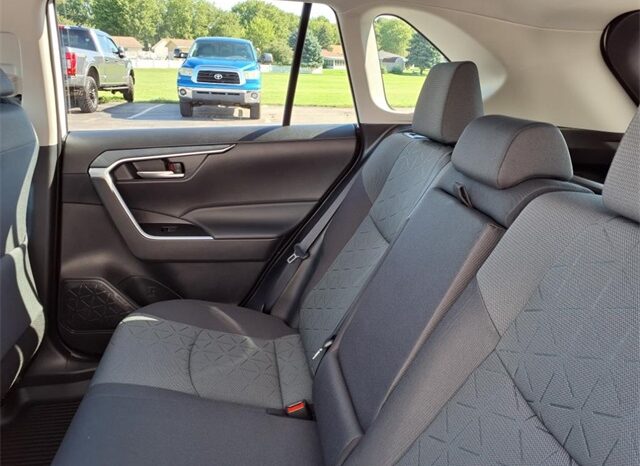 
								Toyota RAV4 full									