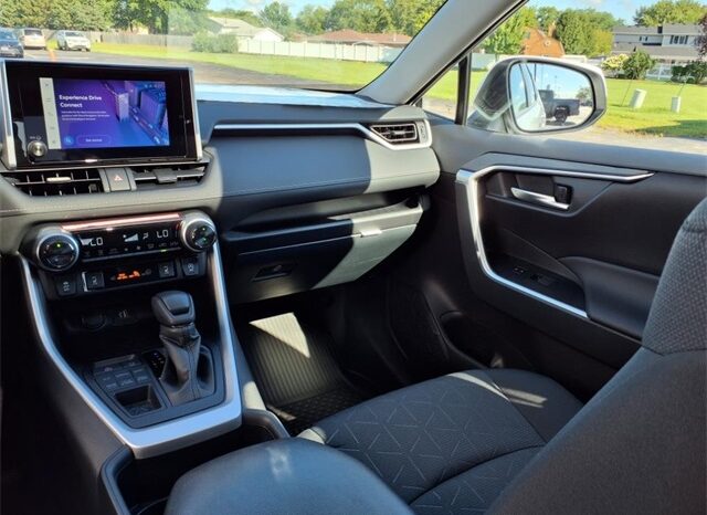 
								Toyota RAV4 full									