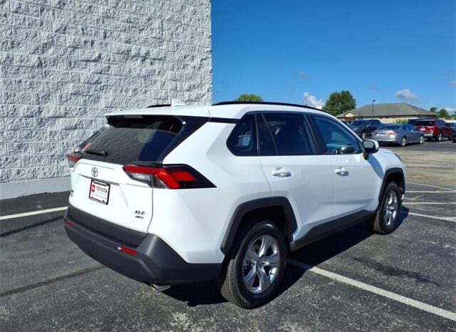 
								Toyota RAV4 full									