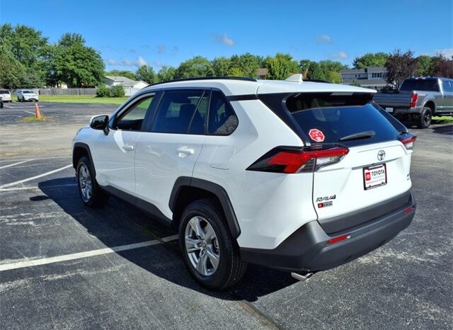 
								Toyota RAV4 full									