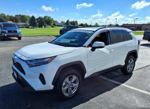 
								Toyota RAV4 full									