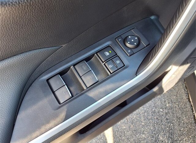 
								Toyota RAV4 full									