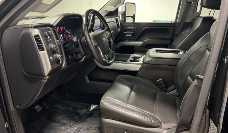 
 Chevrolet Silverado 3500 HD full									