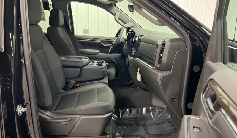 
 Chevrolet Silverado 1500 full									