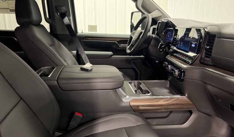 
 Chevrolet Silverado 2500 HD full									